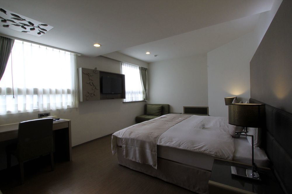 Shin Yuan Celeb Metro Hotel Cidade de Hsinchu Exterior foto